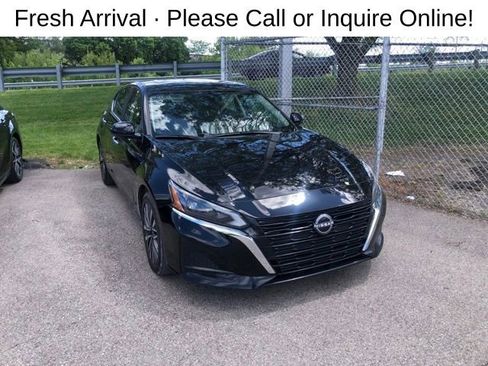 Used 2023 Nissan Altima 2.5 SV w/ SV Premium Package FWD image 1