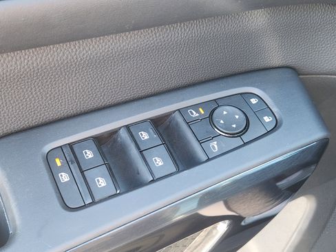 Used 2025 Nissan Pathfinder SV w/ SV Premium Package image 24