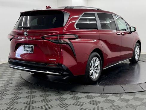 Used 2026 Toyota Sienna Limited FWD image 10