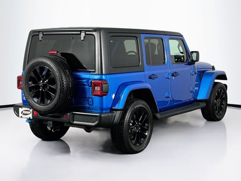Used 2023 Jeep Wrangler Unlimited Sahara w/ Dual Top Group AWD/4WD image 15