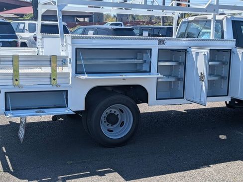 New 2024 Ford F550 4x4 Regular Cab Super Duty image 31