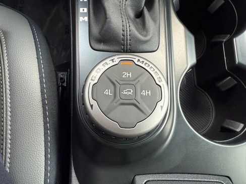 Used 2024 Ford Bronco Outer Banks image 32