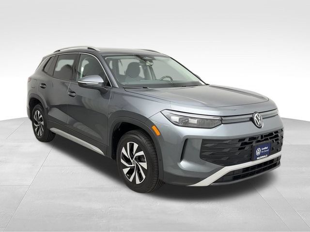 Certified 2025 Volkswagen Tiguan S AWD/4WD image 8