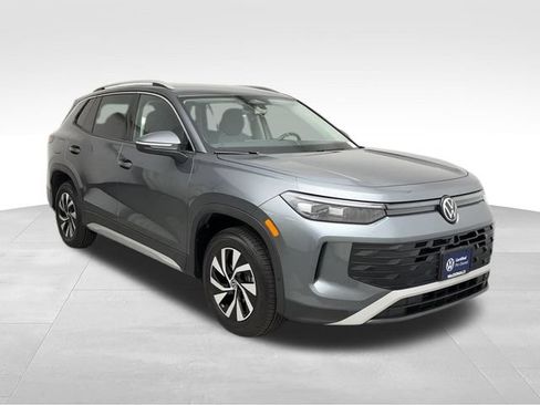 Certified 2025 Volkswagen Tiguan S AWD/4WD image 8