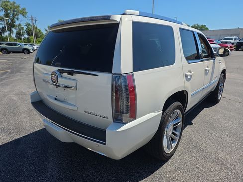 Used 2014 Cadillac Escalade Premium AWD/4WD image 4