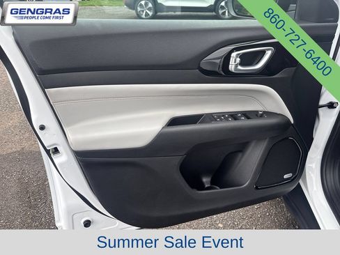 Used 2022 Jeep Compass Limited w/ Sun and Sound Group AWD/4WD image 11