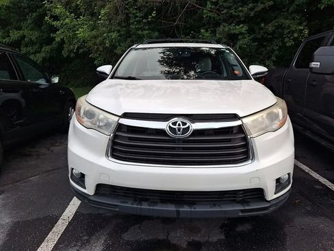 Used 2014 Toyota Highlander XLE AWD/4WD image 2