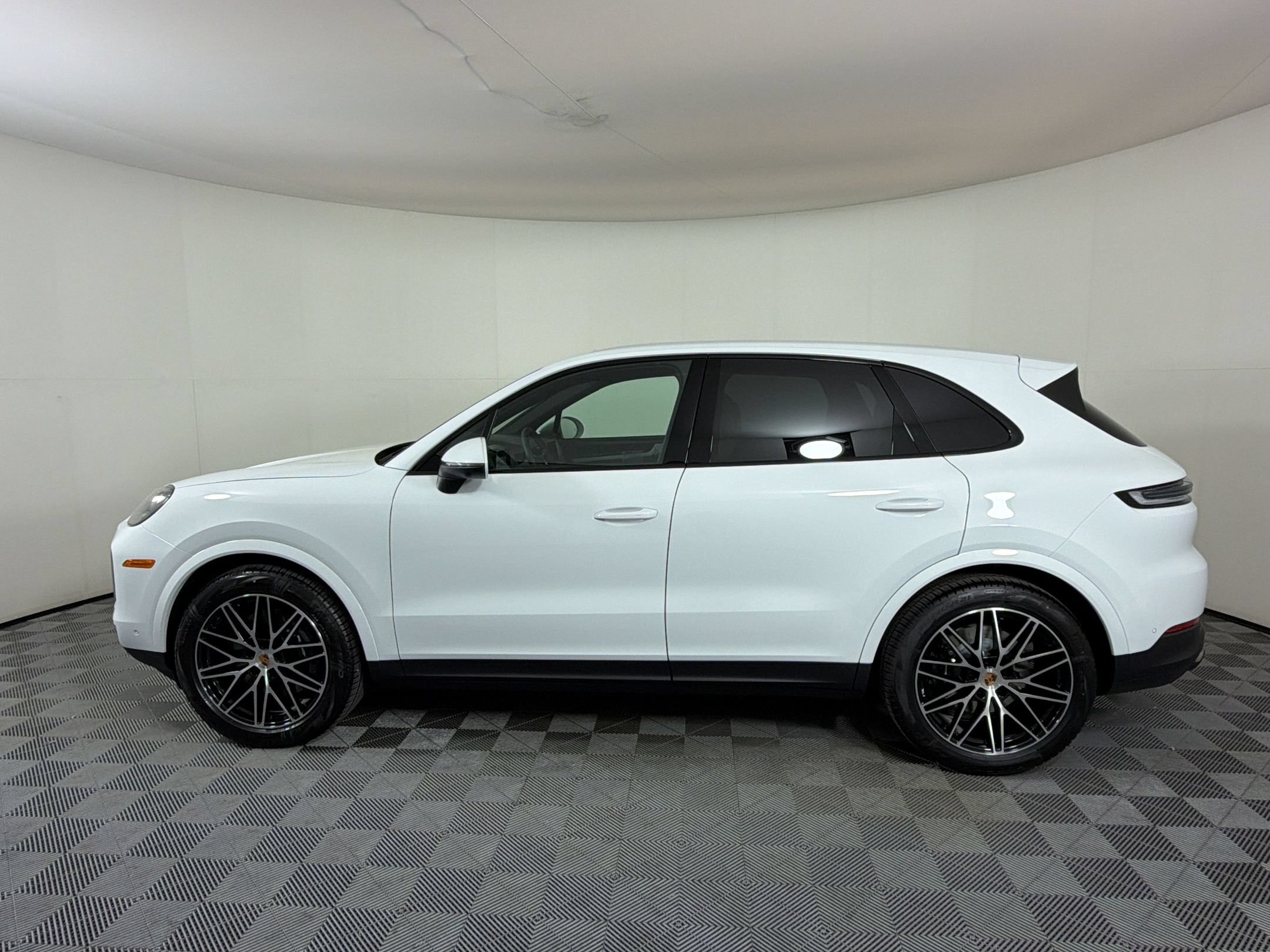 Used 2026 Porsche Cayenne AWD/4WD image 2