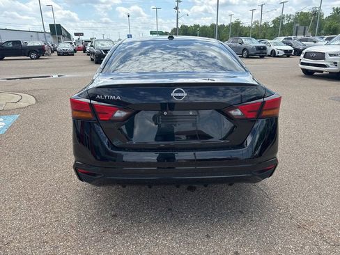 Used 2025 Nissan Altima 2.5 SV FWD image 6