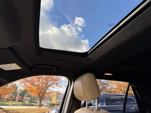 Used 2017 Ford Explorer XLT w/ Equipment Group 202A image 28