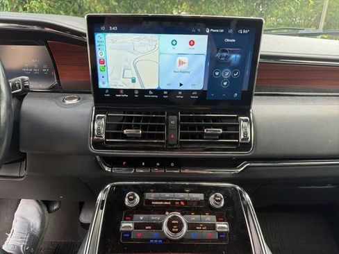 Used 2022 Lincoln Navigator Reserve AWD/4WD image 10