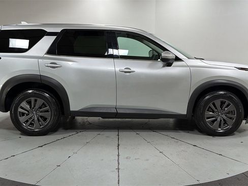 Used 2022 Nissan Pathfinder S image 6