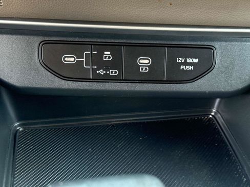 Used 2025 Kia Carnival FWD image 25
