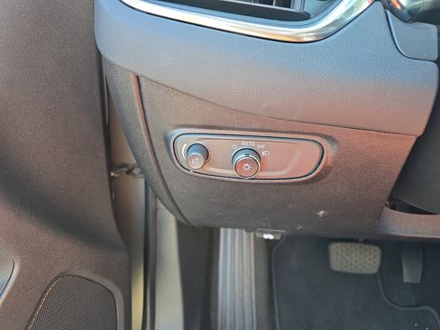 Used 2018 Chevrolet Equinox LT AWD/4WD image 21