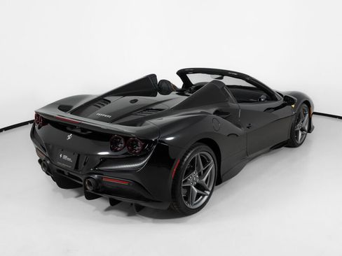 Used 2022 Ferrari F8 Tributo RWD image 9