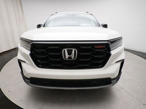 Certified 2025 Honda Pilot TrailSport image 11