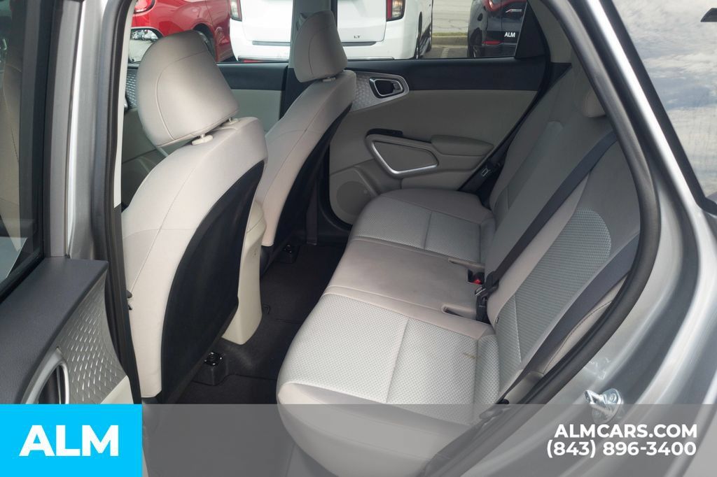 Used 2025 Kia Soul LX w/ LX Technology Package FWD image 17