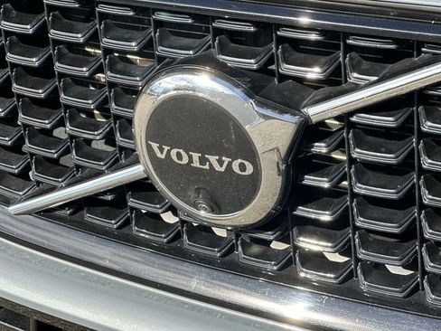 Used 2023 Volvo XC60 B5 Plus image 31