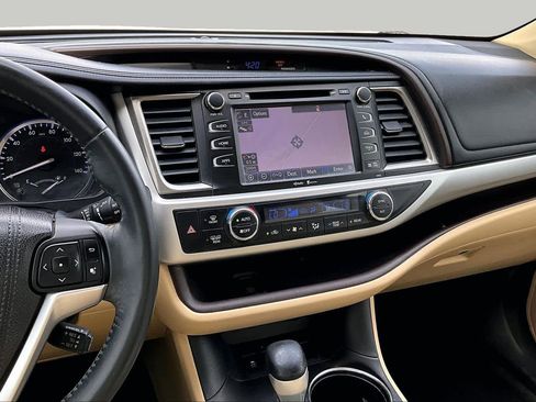 Used 2015 Toyota Highlander XLE FWD image 7