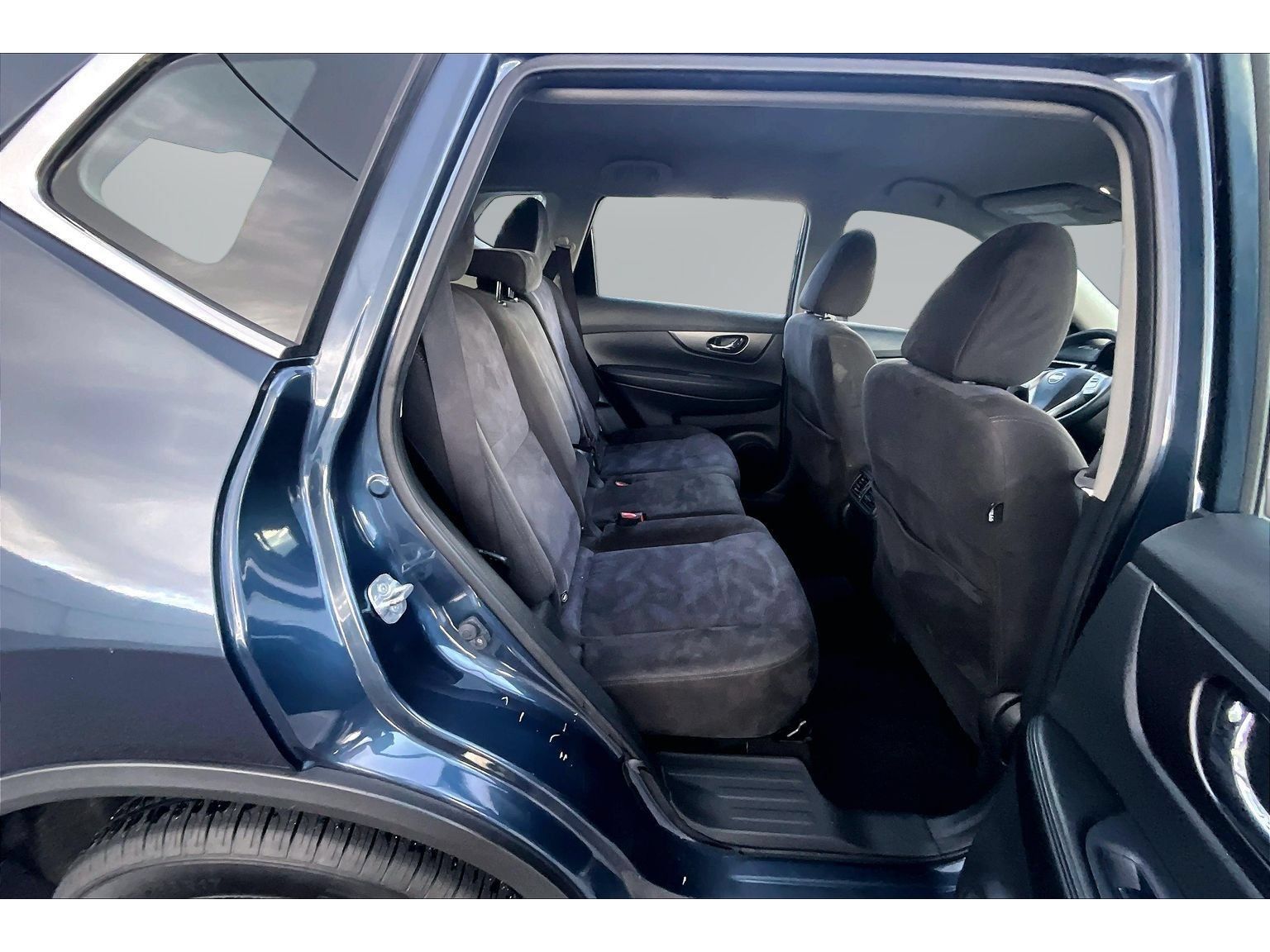 Used 2015 Nissan Rogue S AWD/4WD image 25