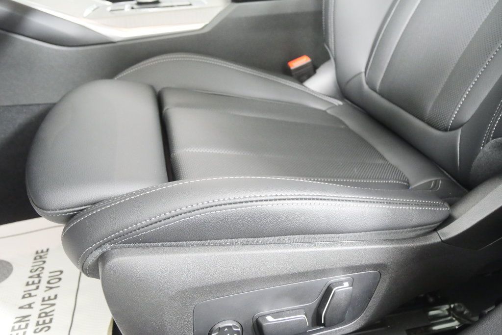 Certified 2026 BMW 330i Sedan RWD image 9