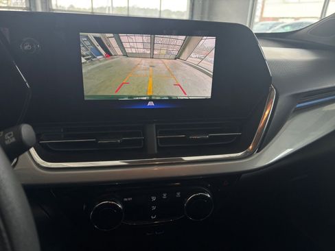 Used 2025 Chevrolet Trax LT image 23