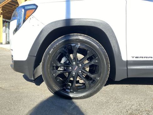 Used 2022 GMC Terrain SLE w/ Elevation Edition AWD/4WD image 11