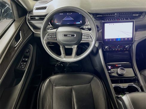 Used 2023 Jeep Grand Cherokee Limited image 21