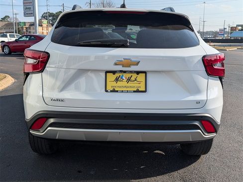 Used 2025 Chevrolet Trax LT w/ Driver Confidence Package image 5