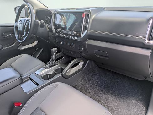 Used 2025 Nissan Frontier SV AWD/4WD image 26