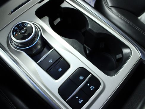 Used 2022 Ford Explorer XLT w/ Equipment Group 202A image 24