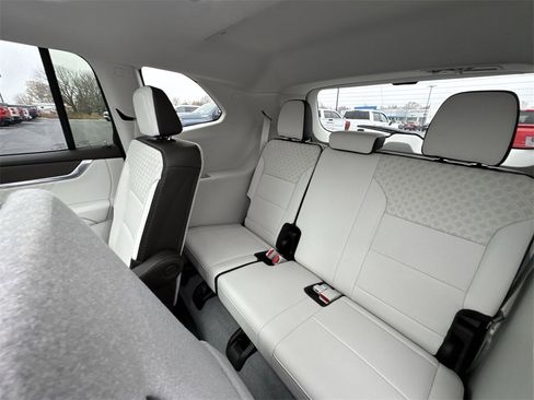 New 2026 GMC Acadia Denali w/ Super Cruise Package image 24