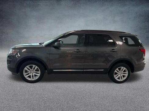 Used 2018 Ford Explorer XLT AWD/4WD image 10