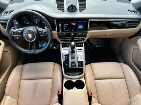 Certified 2025 Porsche Macan AWD/4WD image 6