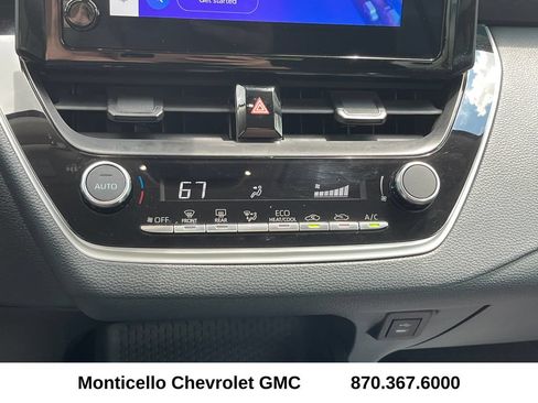Used 2025 Toyota Corolla LE FWD image 18