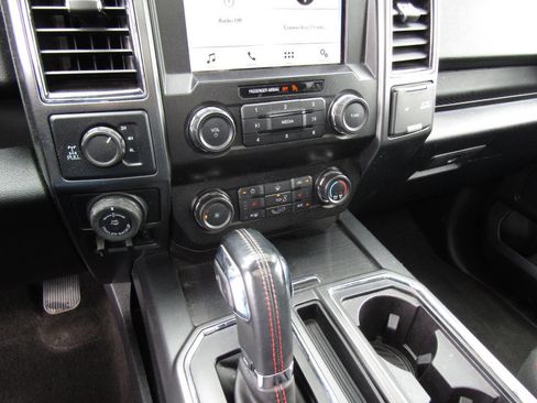Used 2019 Ford F150 XLT w/ Equipment Group 302A Luxury AWD/4WD image 16