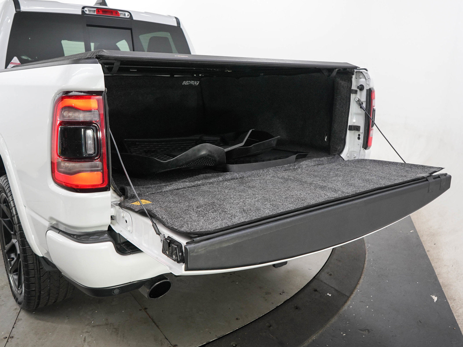 Used 2022 RAM 1500 Laramie AWD/4WD image 9