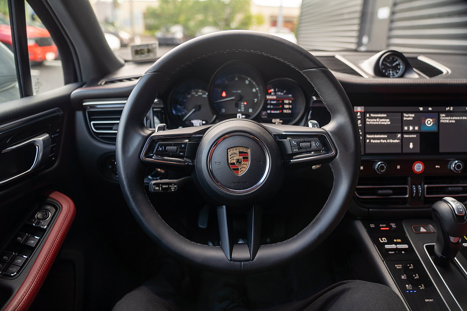 Certified 2023 Porsche Macan AWD/4WD image 6