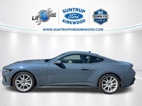 Used 2025 Ford Mustang GT Premium RWD image 2