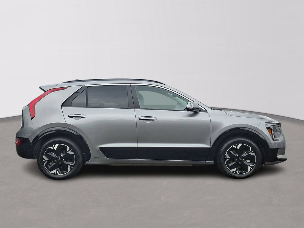 Used 2023 Kia Niro Wave w/ Wave Preserve Package FWD image 7