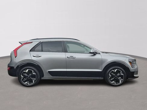 Used 2023 Kia Niro Wave w/ Wave Preserve Package FWD image 7