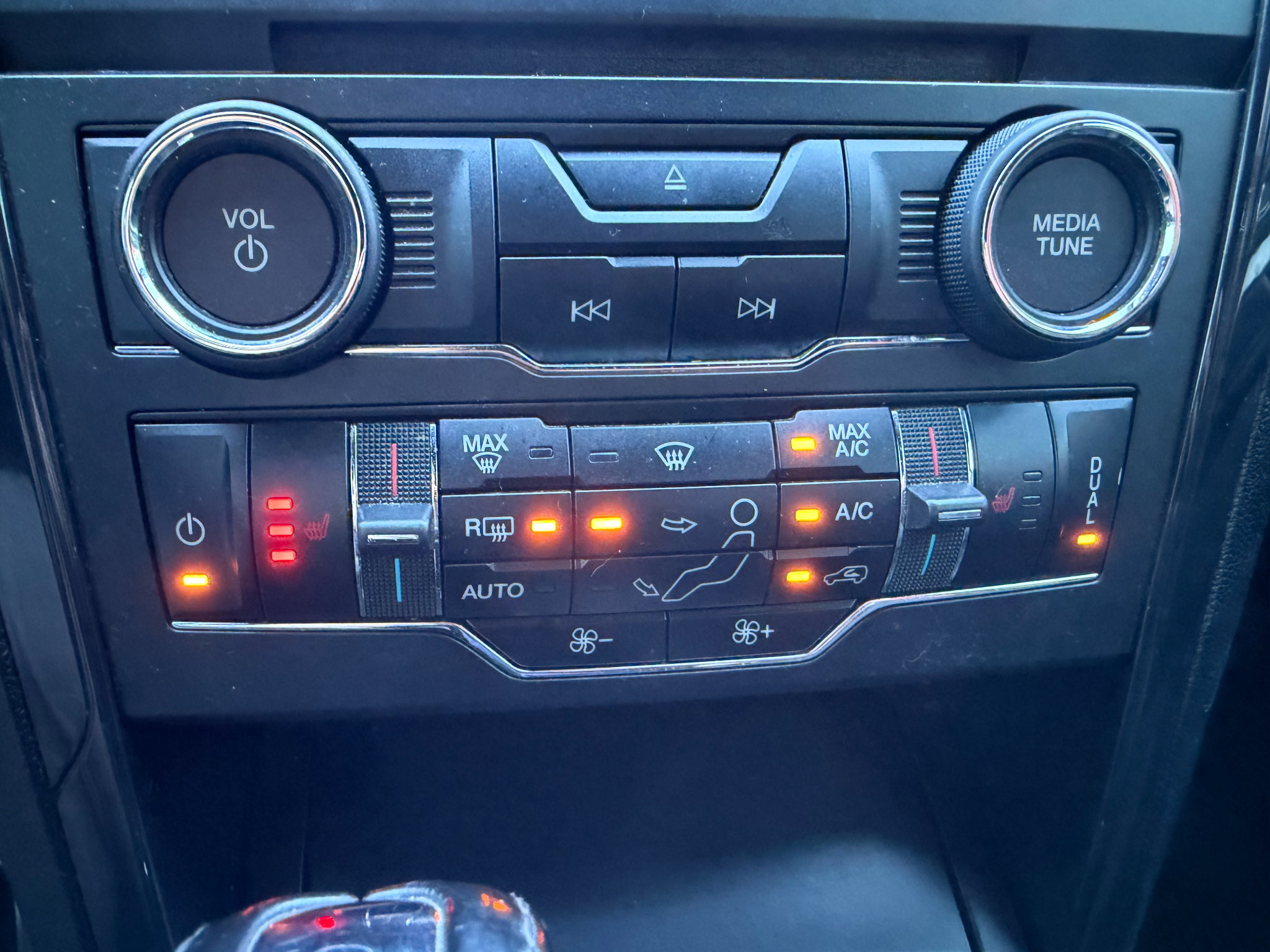 Used 2017 Ford Explorer XLT w/ Equipment Group 202A AWD/4WD image 7
