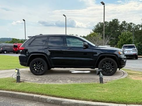 Used 2021 Jeep Grand Cherokee Laredo X AWD/4WD image 8