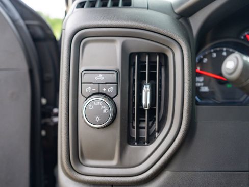 Used 2022 Chevrolet Silverado 1500 Custom image 18