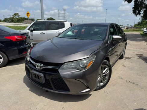 Used 2016 Toyota Camry SE FWD image 2