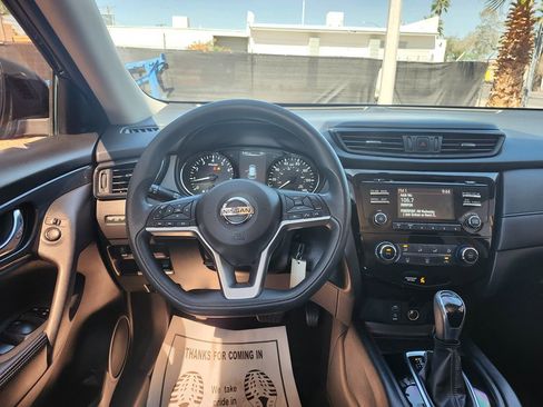Used 2017 Nissan Rogue S w/ S Appearance Package FWD image 22