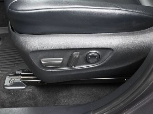 Used 2022 Toyota Highlander XLE AWD/4WD image 17