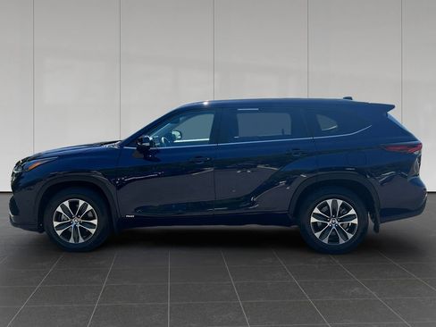 Used 2026 Toyota Highlander XLE w/ Protection Package #3 (TMS) AWD/4WD image 2