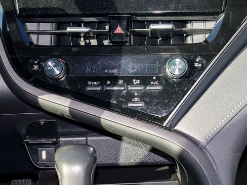 Used 2024 Toyota Camry SE image 11