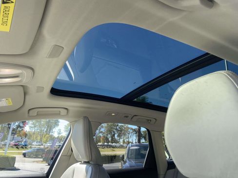 Certified 2023 Volvo XC60 B5 Ultimate w/ Protection Package Premier image 19